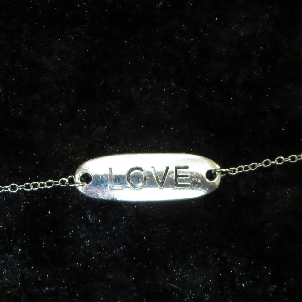 🦋Brand NEW! Silver LOVE Bracelet - Picture 2 of 4